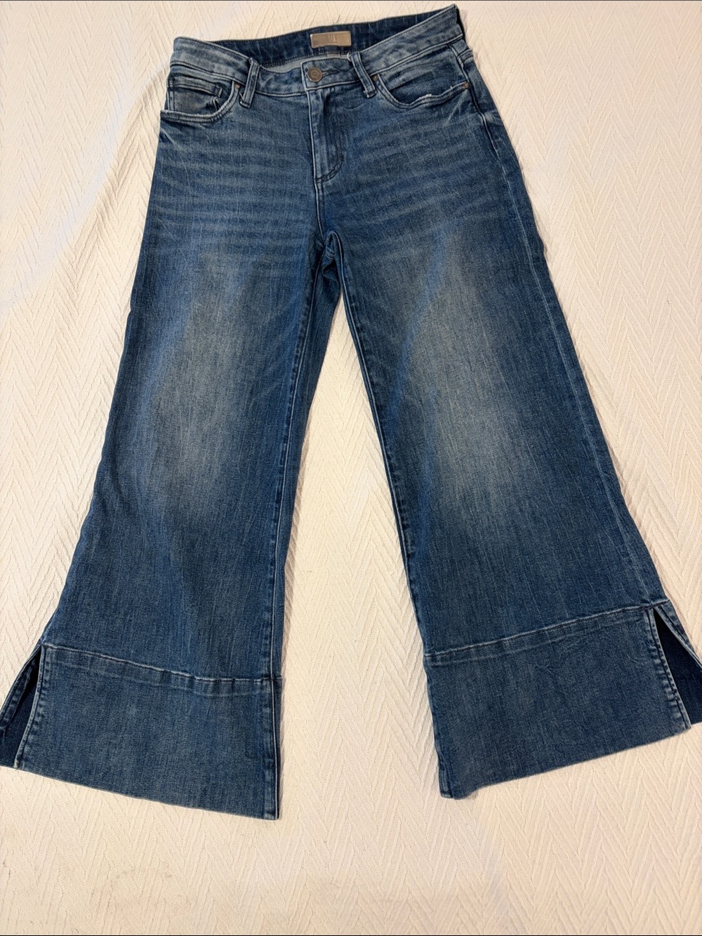 KUT - Goldie super flare mid riseWide Leg Cropped Women’s Jeans in Medium Blue